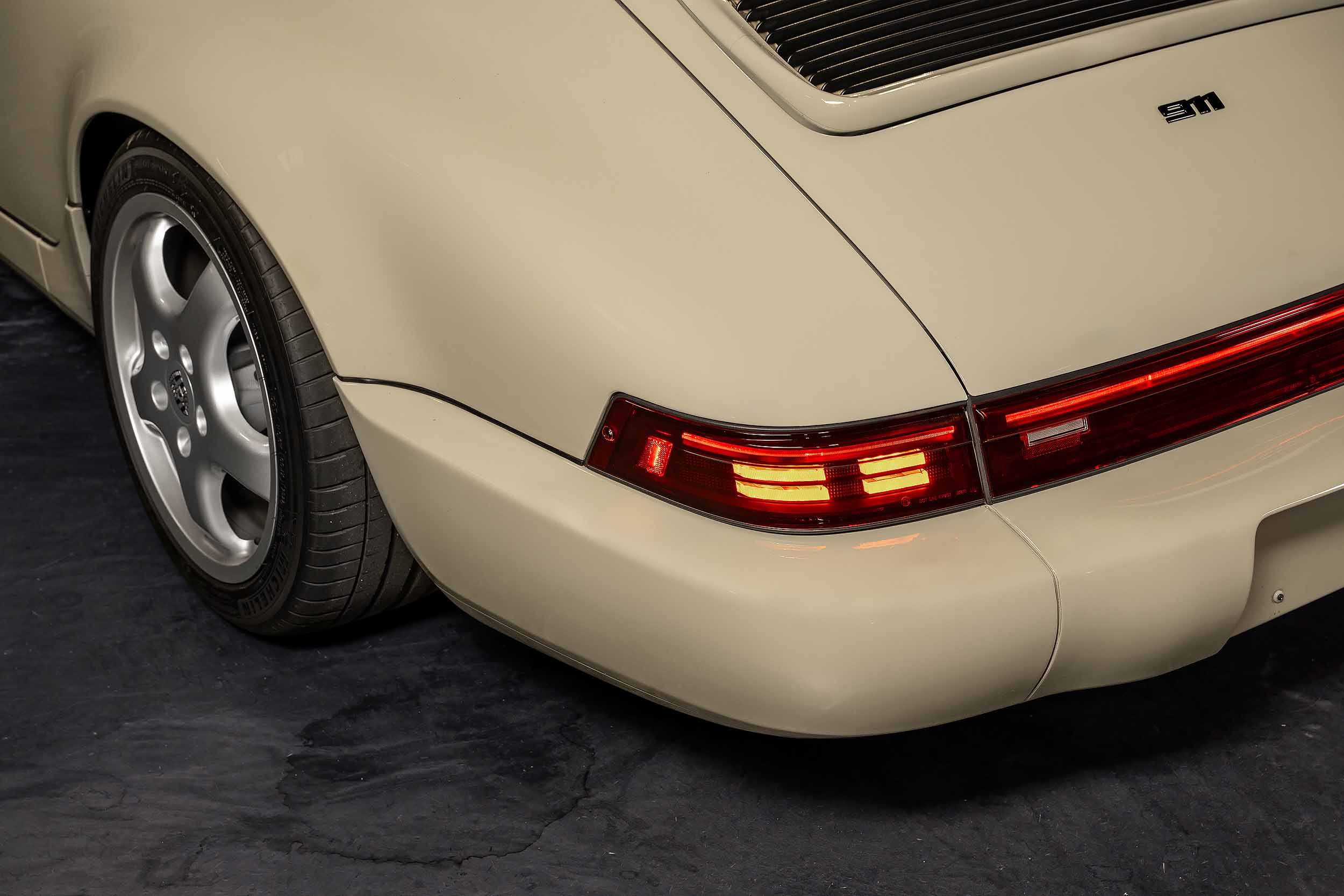 Founders Tail Lights: Porsche 964 (89-94) – Founders Parts